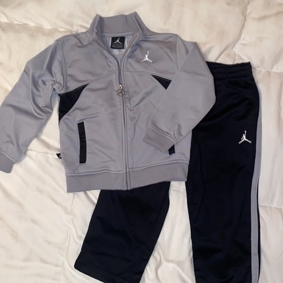 Nike Jordan Kids Toddler 3T Bundle - Two tracksuits and One Fleece Jacket - Picture 4 of 8